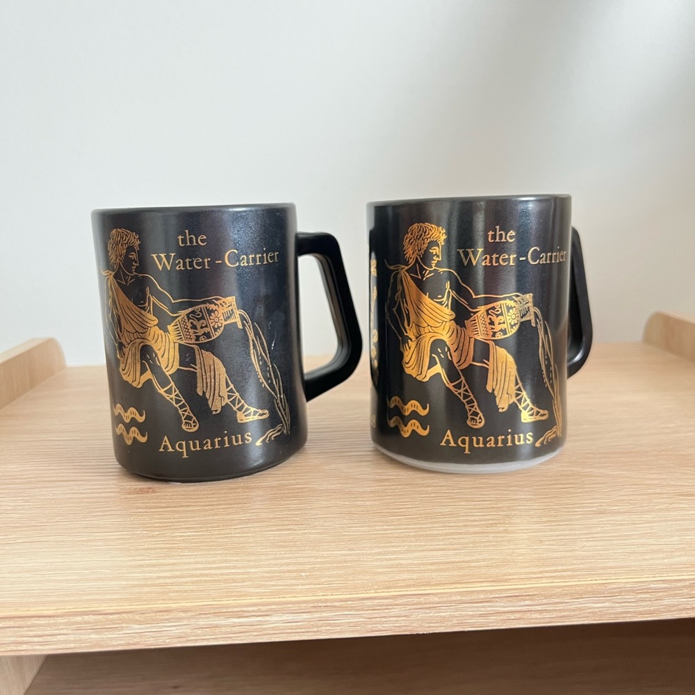 Aquarius the water carrier vintage Federal glass milk